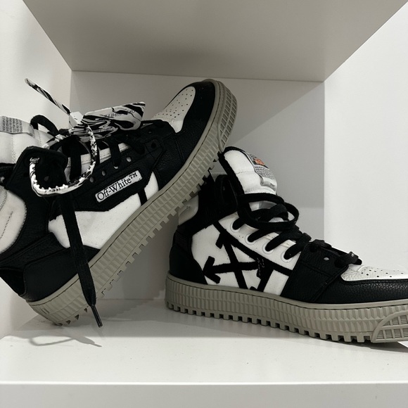 OFF-WHITE SNEAKERS!!! - Picture 3 of 4